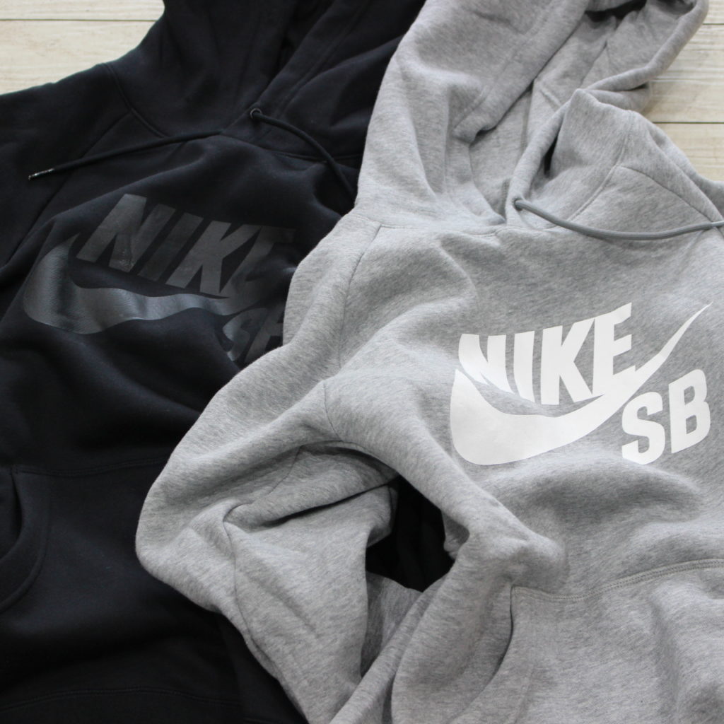 定番、間違いない　NIKE SB  アイコンプルオーバーフーディ